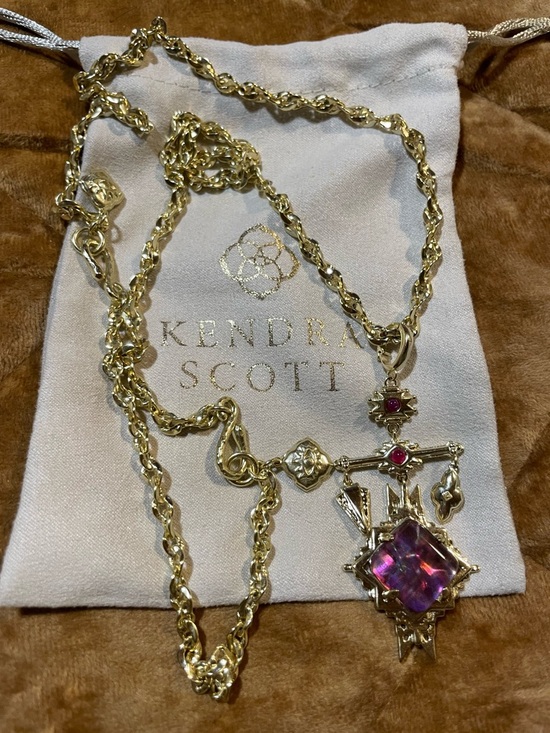 Kendra Scott Jewelry - Kendra Scott Cass Gold Necklace with Mauve Abalone